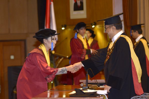 Wisuda Unpad Gel II TA 2014_2015 Fakultas ISIP oleh Rektor 017