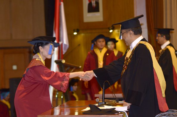 Wisuda Unpad Gel II TA 2014_2015 Fakultas ISIP oleh Rektor 023
