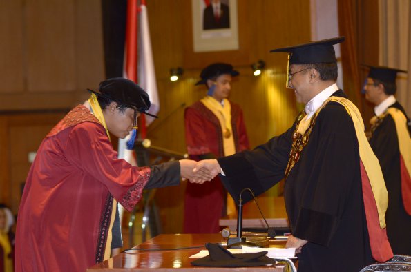 Wisuda Unpad Gel II TA 2014_2015 Fakultas ISIP oleh Rektor 035