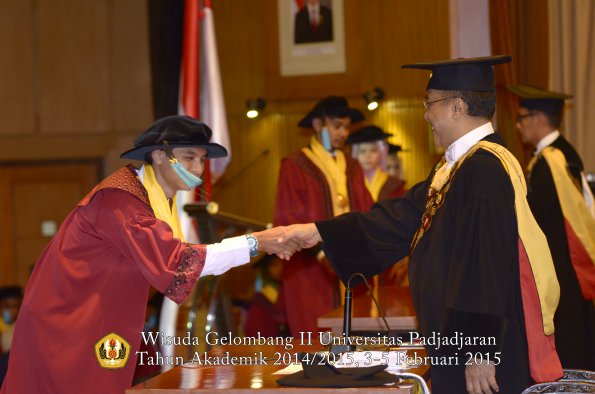 Wisuda Unpad Gel II TA 2014_2015  Fakultas Ilmu Budaya oleh Rektor 002