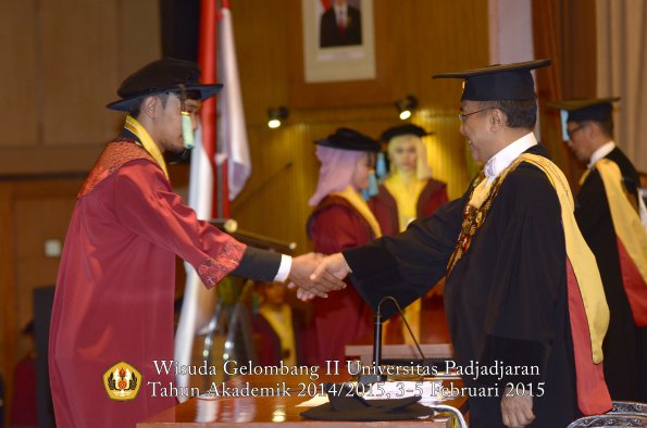 Wisuda Unpad Gel II TA 2014_2015  Fakultas Ilmu Budaya oleh Rektor 003