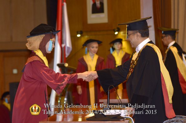 Wisuda Unpad Gel II TA 2014_2015  Fakultas Ilmu Budaya oleh Rektor 013