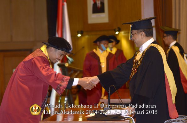 Wisuda Unpad Gel II TA 2014_2015  Fakultas Ilmu Budaya oleh Rektor 022