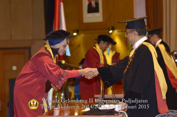 Wisuda Unpad Gel II TA 2014_2015  Fakultas Ilmu Budaya oleh Rektor 030