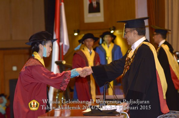 Wisuda Unpad Gel II TA 2014_2015  Fakultas Ilmu Budaya oleh Rektor 032