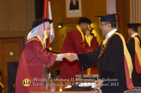 Wisuda Unpad Gel II TA 2014_2015  Fakultas Ilmu Komunikasi oleh Rektor 013