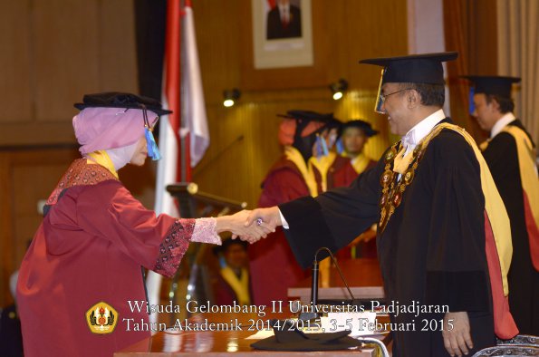 Wisuda Unpad Gel II TA 2014_2015  Fakultas Keperawatan oleh Rektor 001