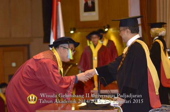 Wisuda Unpad Gel II TA 2014_2015  Fakultas Farmasi oleh Rektor 013