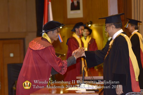 Wisuda Unpad Gel II TA 2014_2015  Fakultas Teknik Geologi oleh Rektor 010