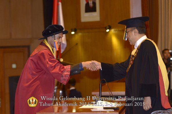 Wisuda Unpad Gel II TA 2014_2015  Fakultas Teknik Geologi oleh Rektor 012