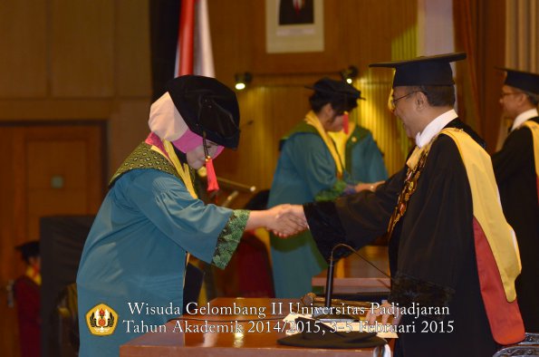 Wisuda Unpad Gel II TA 2014_2015 Fakultas Hukum oleh Rektor 007