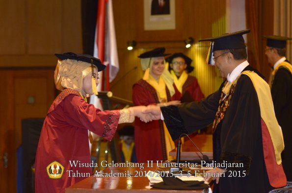 Wisuda Unpad Gel II TA 2014_2015 Fakultas Ekonomi dan Bisnis oleh Rektor 023