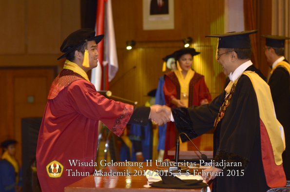 Wisuda Unpad Gel II TA 2014_2015 Fakultas Ekonomi dan Bisnis oleh Rektor 026