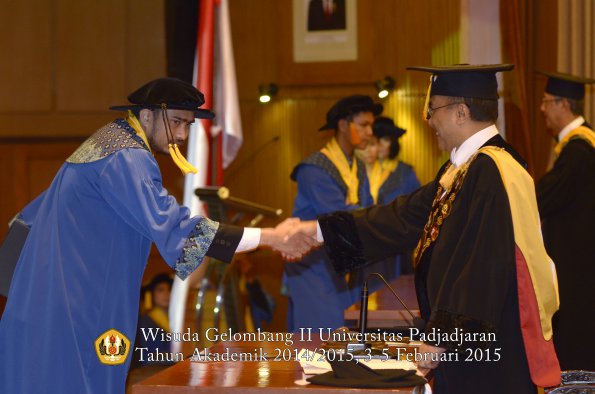 Wisuda Unpad Gel II TA 2014_2015 Fakultas Ekonomi dan Bisnis oleh Rektor 033