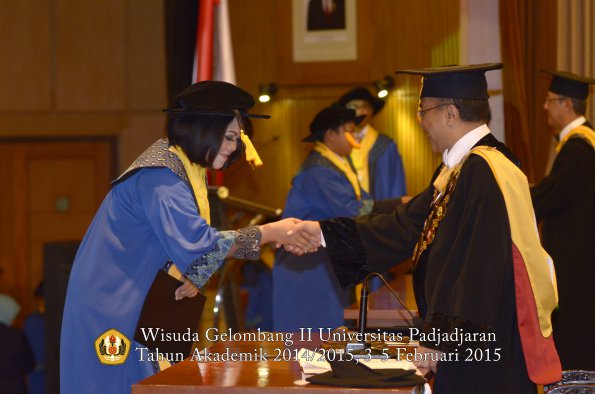 Wisuda Unpad Gel II TA 2014_2015 Fakultas Ekonomi dan Bisnis oleh Rektor 036