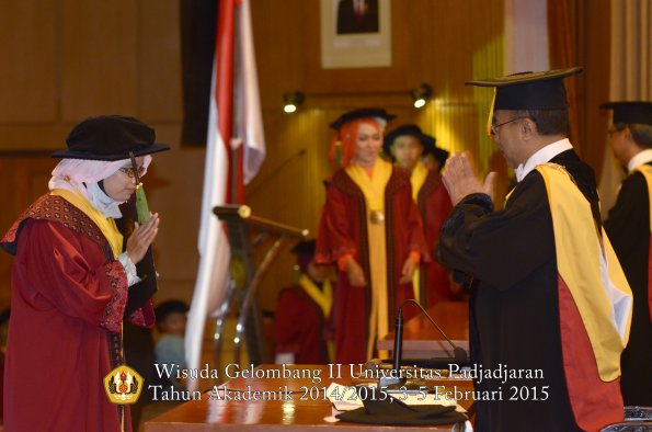 Wisuda Unpad Gel II TA 2014_2015 Fakultas Kedokteran oleh Rektor 012