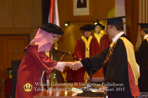 Wisuda Unpad Gel II TA 2014_2015 Fakultas Kedokteran oleh Rektor 053
