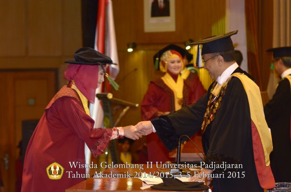 Wisuda Unpad Gel II TA 2014_2015 Fakultas Kedokteran oleh Rektor 058