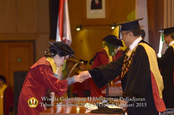 Wisuda Unpad Gel II TA 2014_2015 Fakultas Kedokteran oleh Rektor 071