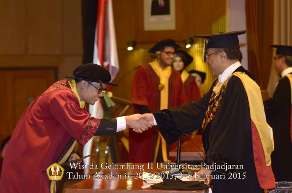 Wisuda Unpad Gel II TA 2014_2015 Fakultas Kedokteran oleh Rektor 083