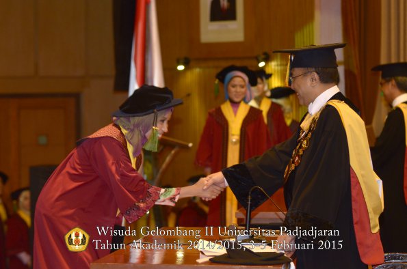 Wisuda Unpad Gel II TA 2014_2015 Fakultas Kedokteran oleh Rektor 093