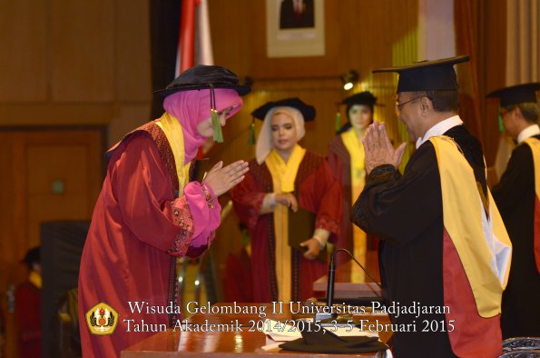 Wisuda Unpad Gel II TA 2014_2015 Fakultas Kedokteran oleh Rektor 097