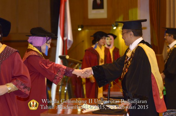 Wisuda Unpad Gel II TA 2014_2015 Fakultas ISIP oleh Rektor 025