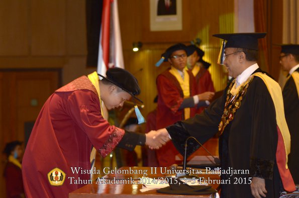 Wisuda Unpad Gel II TA 2014_2015  Fakultas Ilmu Budaya oleh Rektor 005