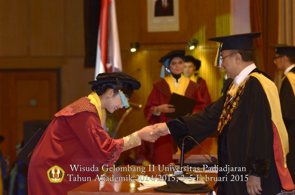 Wisuda Unpad Gel II TA 2014_2015  Fakultas Ilmu Budaya oleh Rektor 026