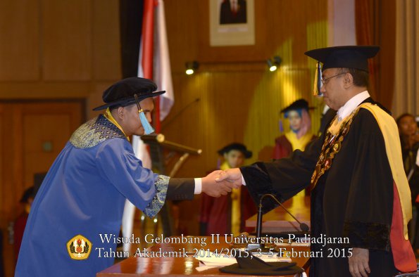 Wisuda Unpad Gel II TA 2014_2015  Fakultas Ilmu Budaya oleh Rektor 037