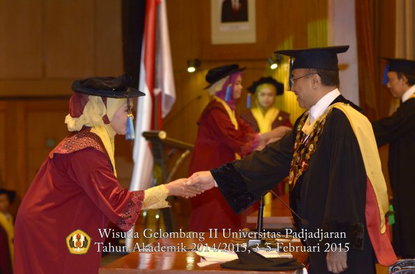 Wisuda Unpad Gel II TA 2014_2015  Fakultas Keperawatan oleh Rektor 005