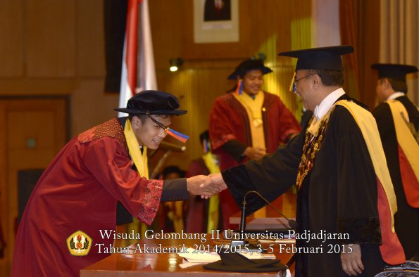 Wisuda Unpad Gel II TA 2014_2015  Fakultas Teknik Geologi oleh Rektor 004