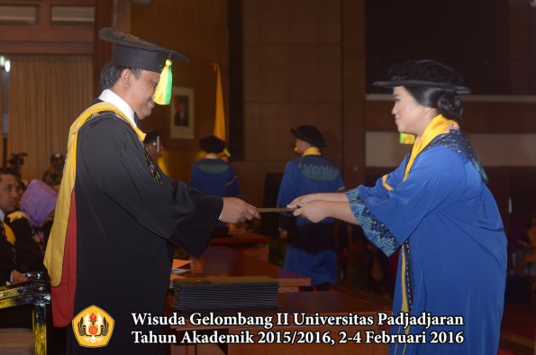 Wisuda Unpad Gel II TA 2015_2016 Fakultas Ilmu Komunikasi oleh Dekan  117