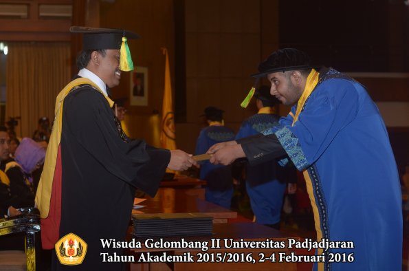 Wisuda Unpad Gel II TA 2015_2016 Fakultas Ilmu Komunikasi oleh Dekan  119
