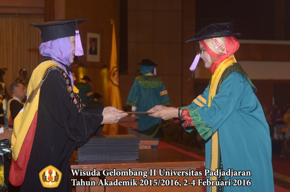 Wisuda Unpad Gel II TA 2015_2016 Fakultas Kedokteran Gigi oleh Dekan  005