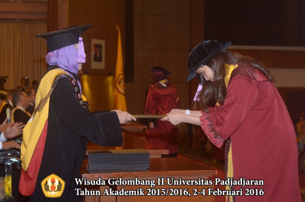 Wisuda Unpad Gel II TA 2015_2016 Fakultas Kedokteran Gigi oleh Dekan  012