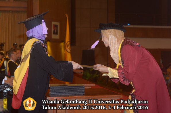 Wisuda Unpad Gel II TA 2015_2016 Fakultas Kedokteran Gigi oleh Dekan  013