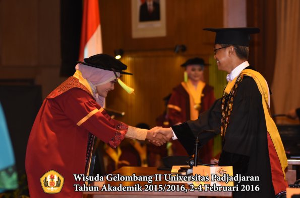 Wisuda Unpad Gel II TA 2015_2016  Fakultas Ilmu Komunikasi oleh Rektor 008