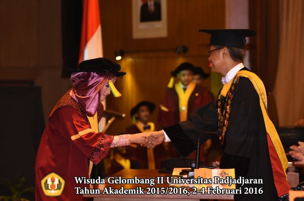 Wisuda Unpad Gel II TA 2015_2016  Fakultas Ilmu Komunikasi oleh Rektor 011