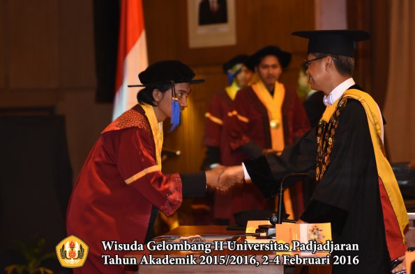 Wisuda Unpad Gel II TA 2015_2016   Fakultas ISIP oleh Rektor  126