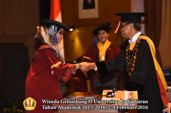 Wisuda Unpad Gel II TA 2015_2016   Fakultas ISIP oleh Rektor  130