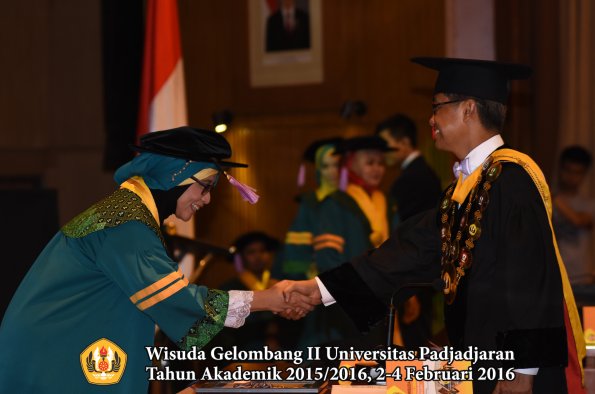 Wisuda Unpad Gel II TA 2015_2016   Fakultas Kedokteran Gigi oleh Rektor 004
