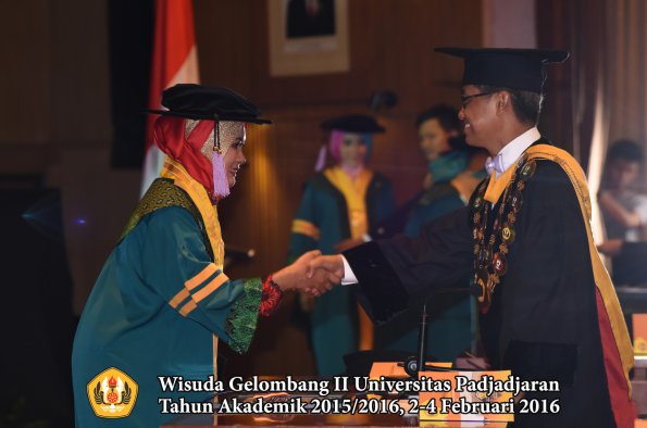 Wisuda Unpad Gel II TA 2015_2016   Fakultas Kedokteran Gigi oleh Rektor 005