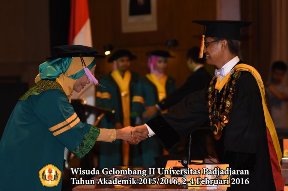 Wisuda Unpad Gel II TA 2015_2016   Fakultas Kedokteran Gigi oleh Rektor 006
