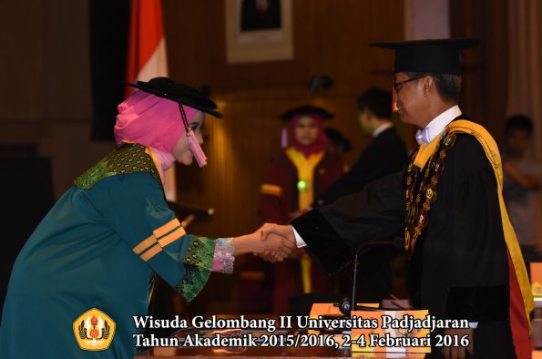 Wisuda Unpad Gel II TA 2015_2016   Fakultas Kedokteran Gigi oleh Rektor 008