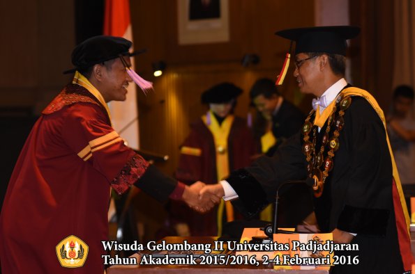Wisuda Unpad Gel II TA 2015_2016   Fakultas Kedokteran Gigi oleh Rektor 010