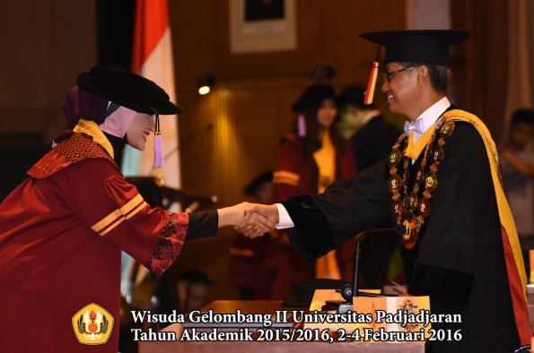 Wisuda Unpad Gel II TA 2015_2016   Fakultas Kedokteran Gigi oleh Rektor 011
