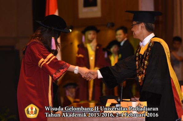 Wisuda Unpad Gel II TA 2015_2016   Fakultas Kedokteran Gigi oleh Rektor 012