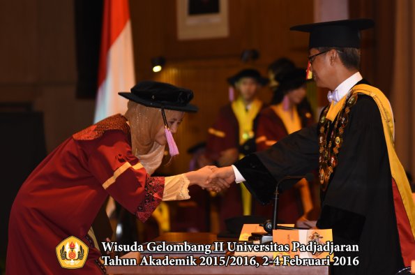 Wisuda Unpad Gel II TA 2015_2016   Fakultas Kedokteran Gigi oleh Rektor 013
