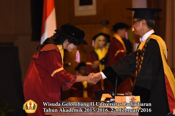 Wisuda Unpad Gel II TA 2015_2016   Fakultas Kedokteran Gigi oleh Rektor 014